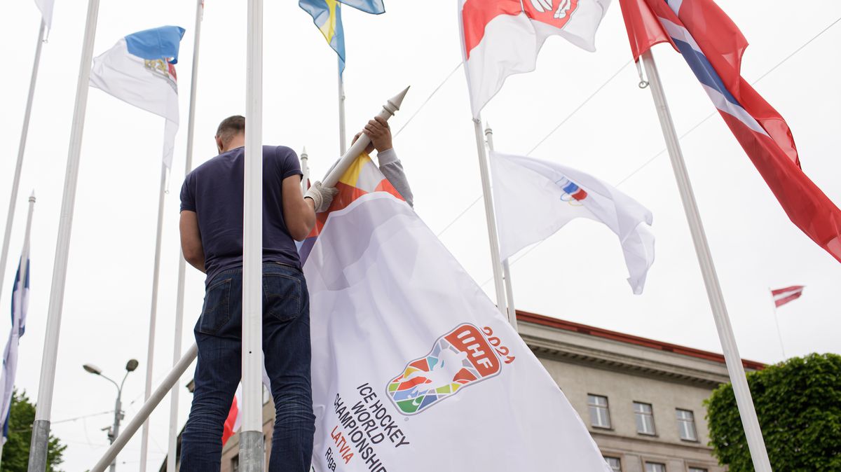 Příběh jedné fotky: Riga se s hokejovým prezidentem nepáře